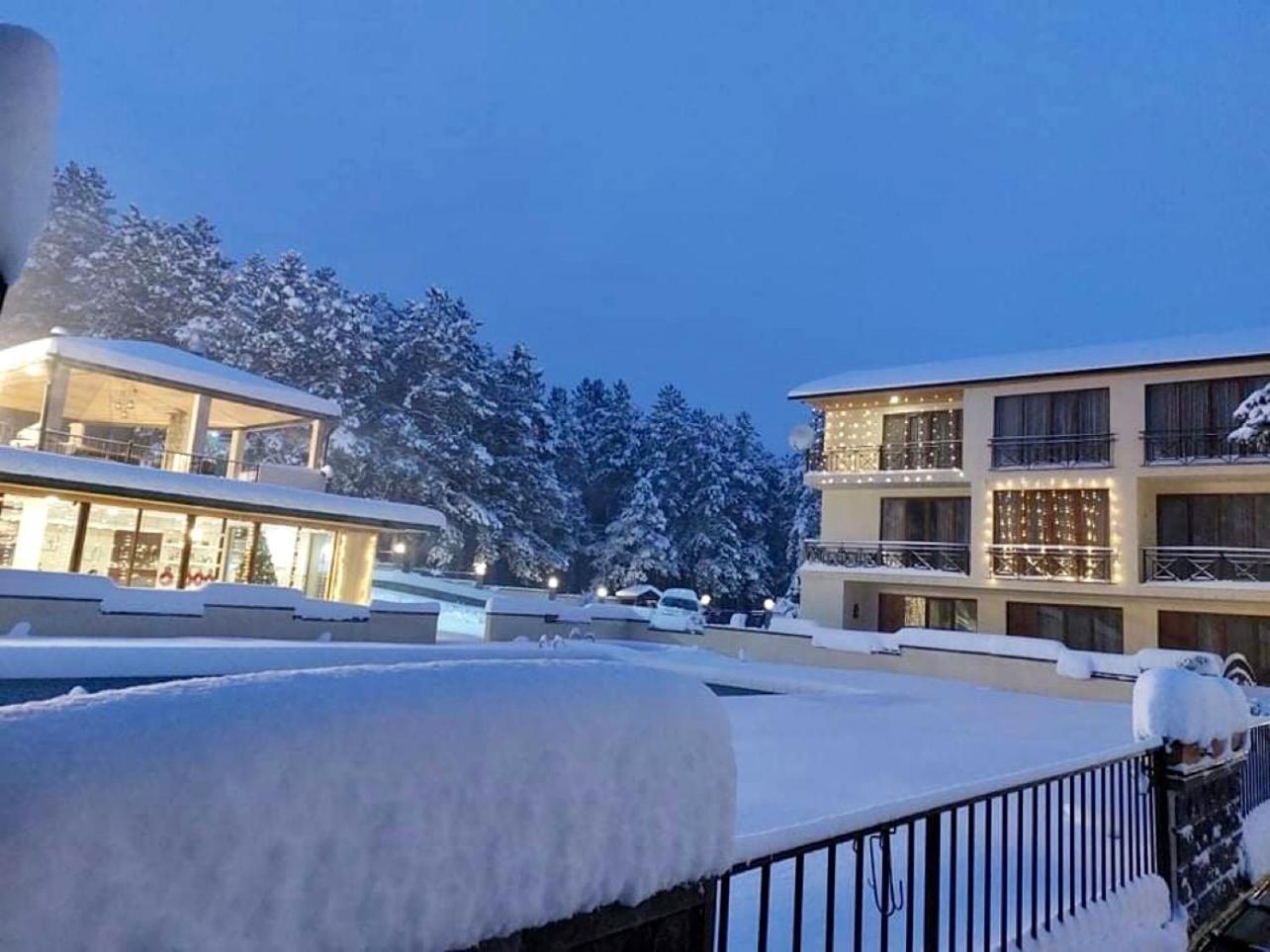 Hotel Surami Exteriör bild
